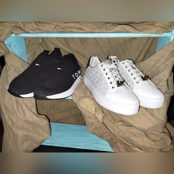 Shoes - WOMEN'S TOMMY HILFIGER ARIZEL SNEAKERS